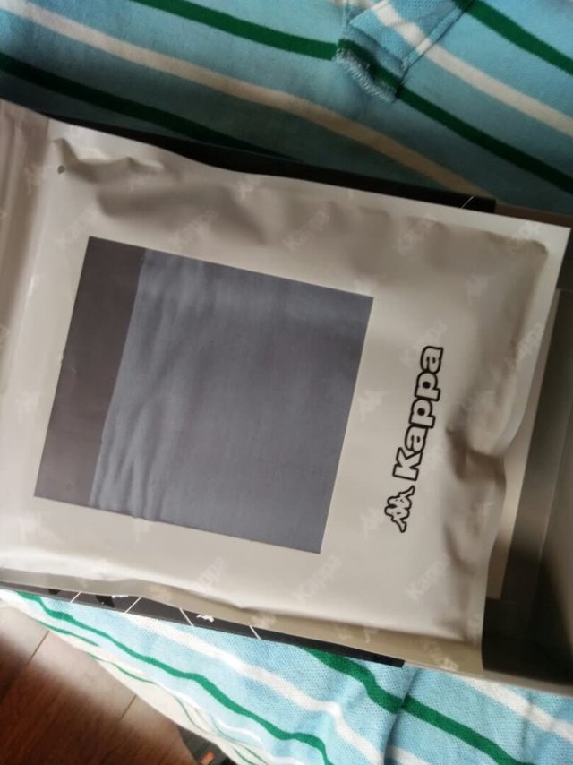 大小合适，摸着手上感觉非常完美，穿上也特