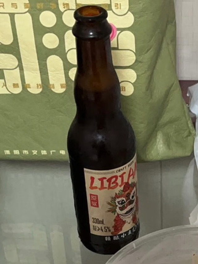 酒花香气：酒香四溢，泡沫丰富细腻；口感