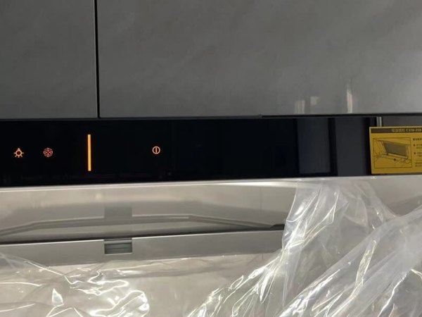 外形外观：新款机型，样式好看。排烟效果