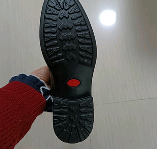 情人节，媳妇送我的红蜻蜓皮鞋