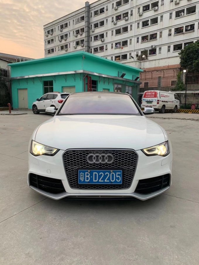 奥迪轿车