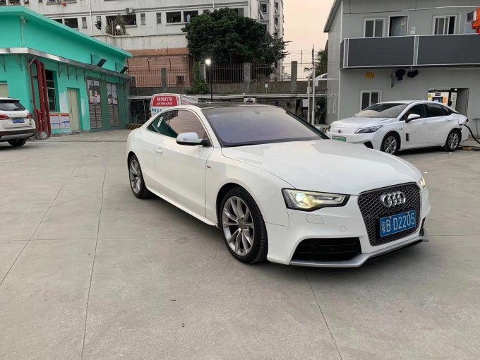 奥迪轿车