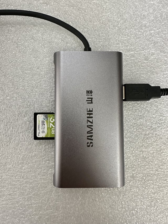 桌面神器：山泽10合一多功能扩展坞