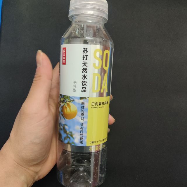 农夫山泉苏打天然水呀