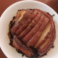 这个梅菜扣肉能干几碗饭