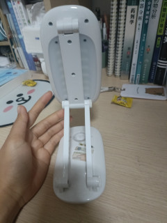 宿舍里用的充电台灯