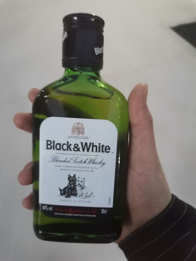 黑白狗威士忌