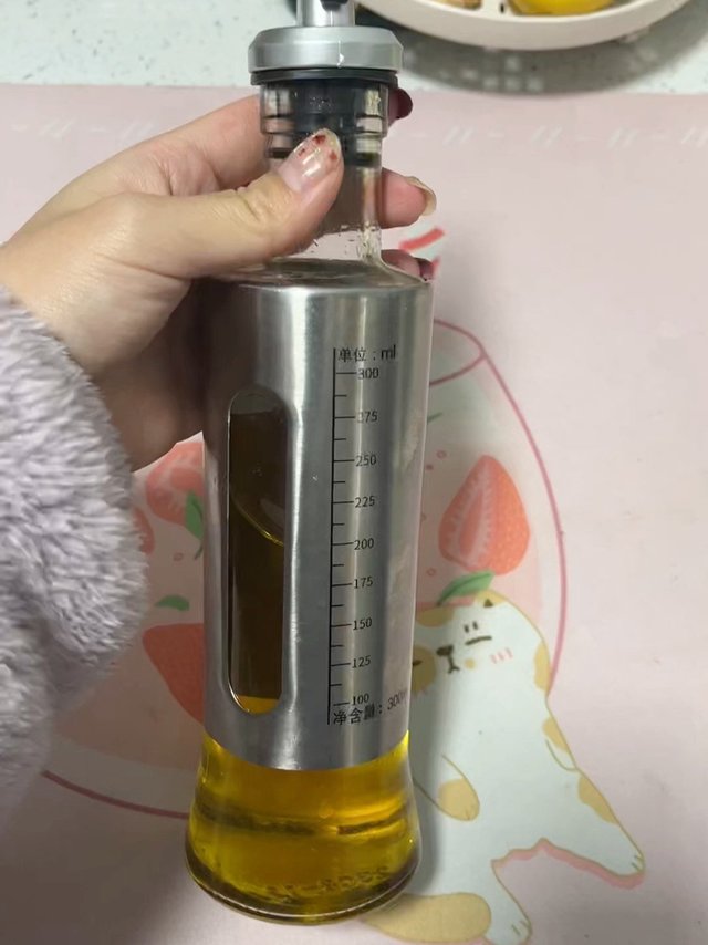 炒菜用油更方便，不锈钢油壶