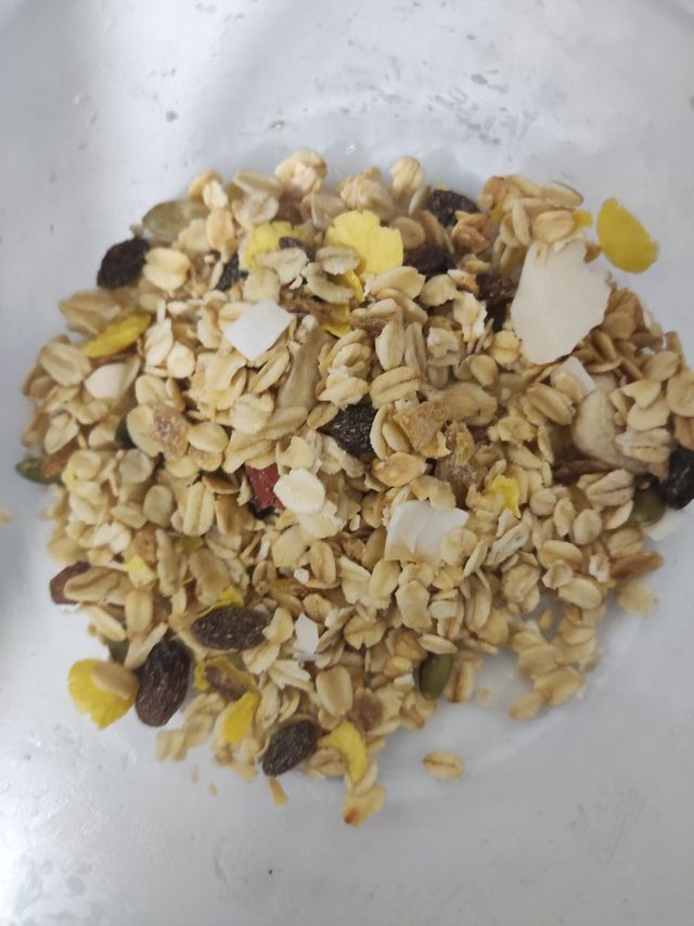 开工第一餐自制水果麦片冲黑芝麻糊