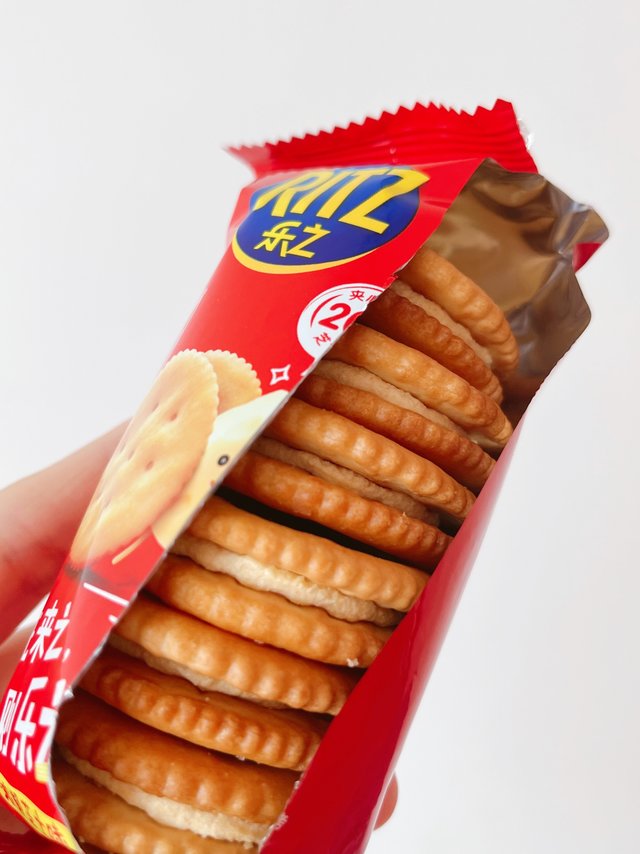 超好吃的蜜桃芝士的夹心饼干～