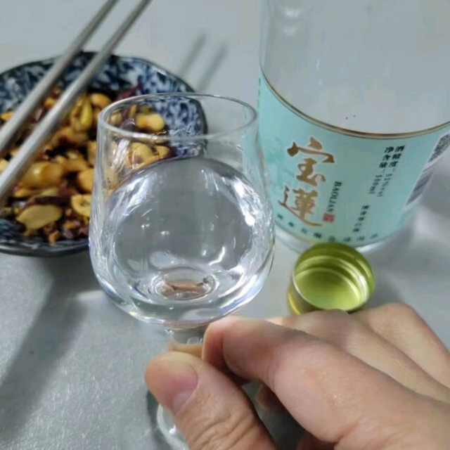 开工第一杯之宝莲纯粮食52度浓香型