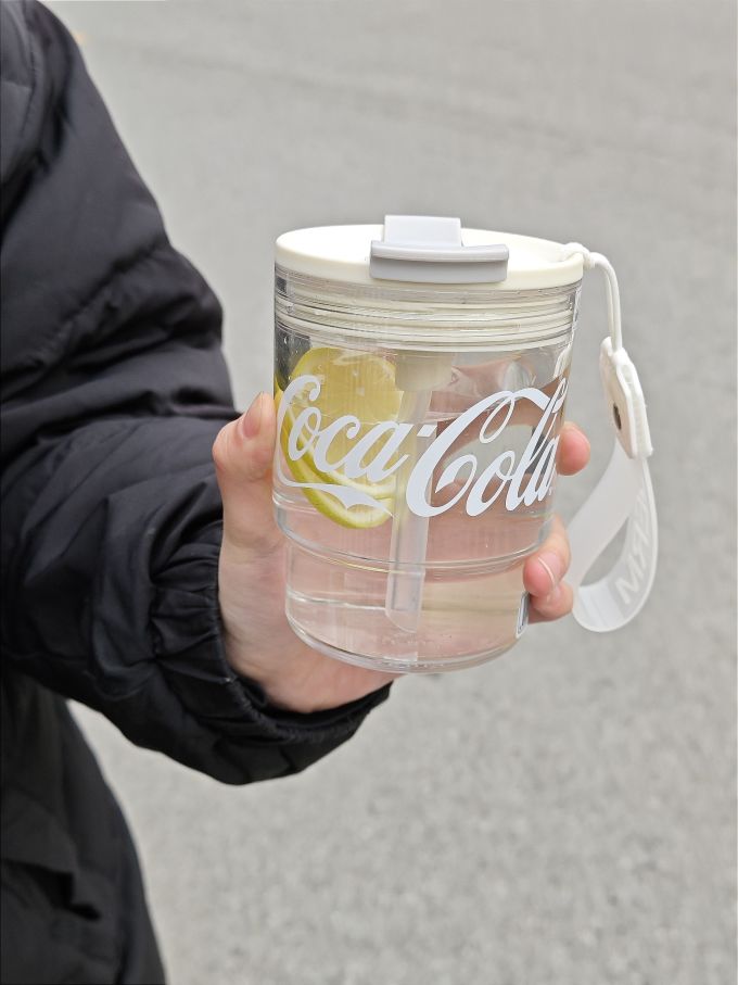 塑料杯