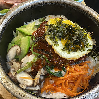 韩式料理石锅拌饭