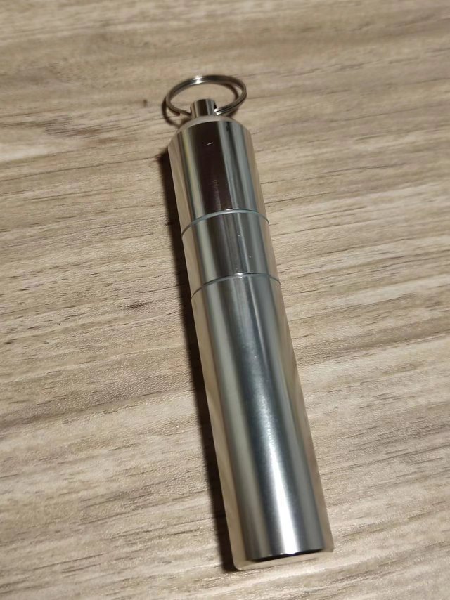 小巧有质感的折叠式不锈钢筷子