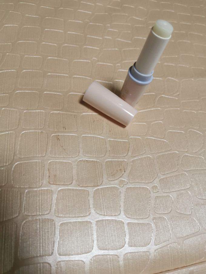 采青润唇膏