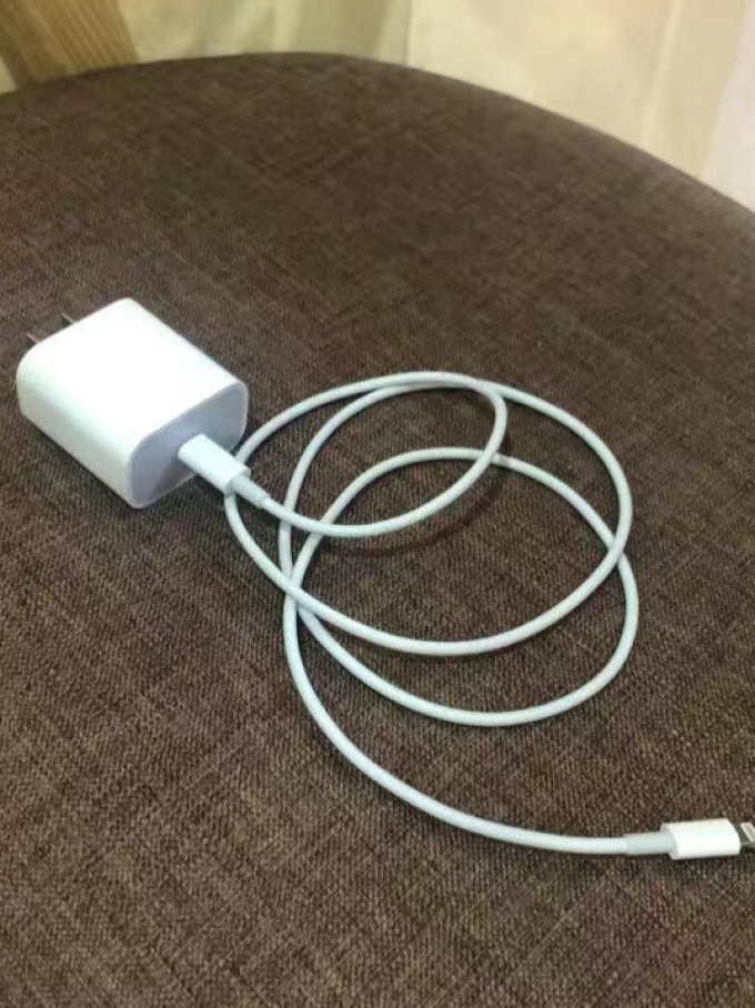 仓华充电器