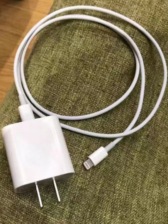 仓华充电器