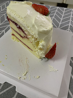 草莓奶油蛋糕，饭后甜品
