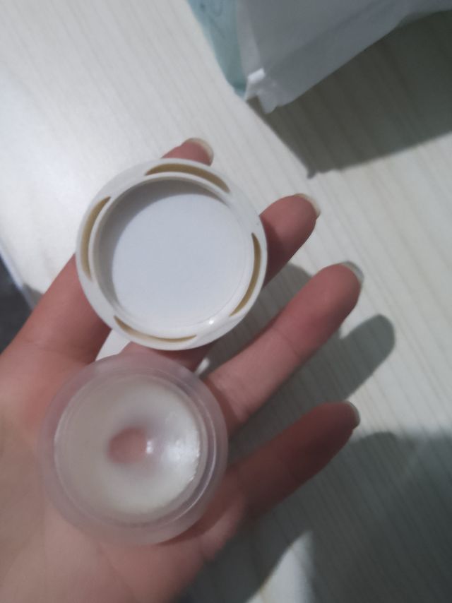 非常好用的夜晚唇膜
