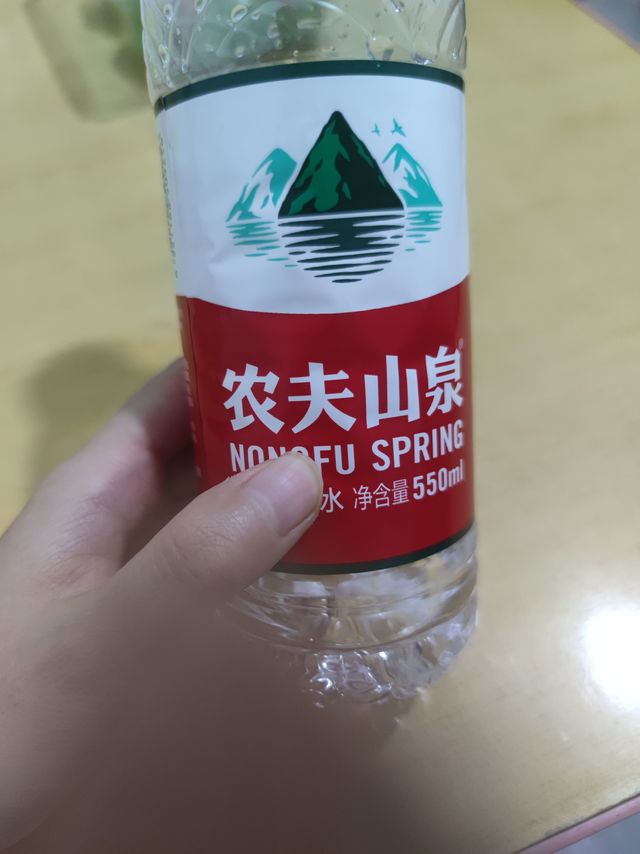 农夫山泉有点甜，真的甜