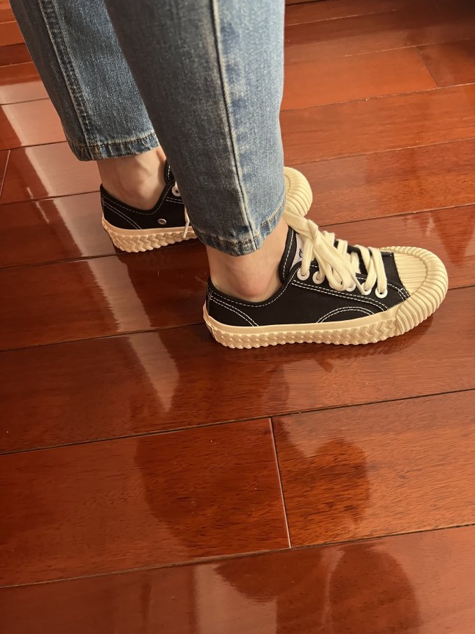 运动板鞋