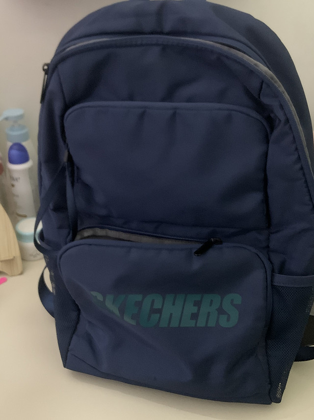 Skechers的大容量双肩背包