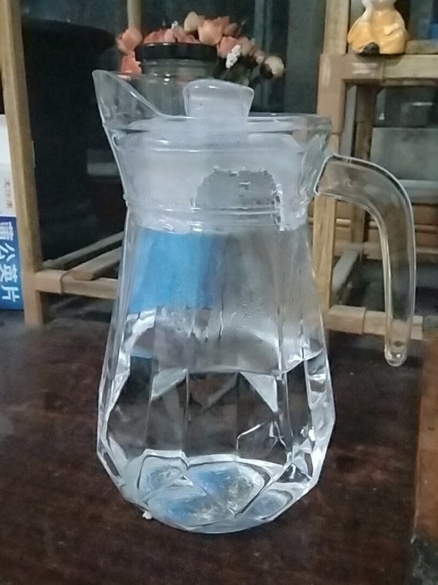 收到完好无损，凉水杯很厚实，质量好，夏季