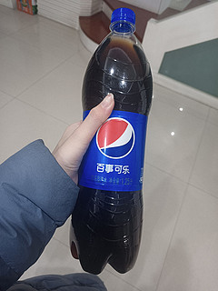 快乐就是拥有一大瓶快乐水