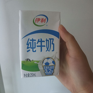 我超爱喝的伊利纯牛奶