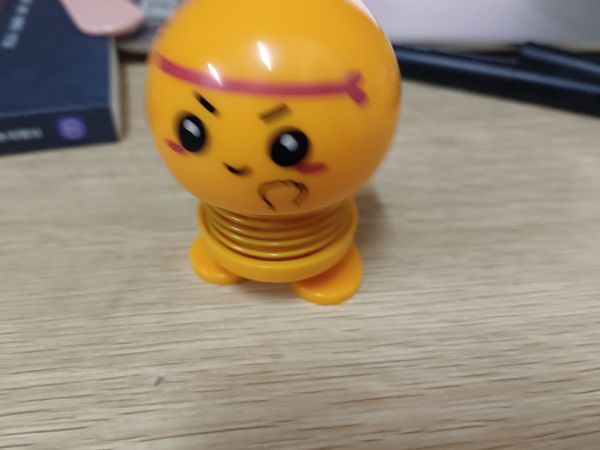 汽车用品摇头公仔中控台小黄鸭车载摆件