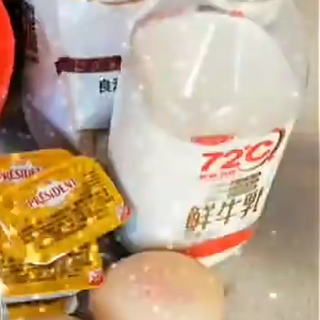 超爱喝的鲜牛乳，虽然是全脂，但是超美味