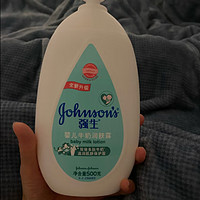 强生（Johnson）牛奶润肤露500g婴儿润肤乳 水润滋养 儿童宝宝身体乳 全家共享