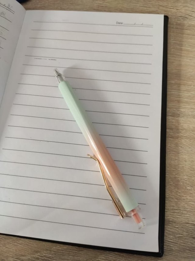 很好看的笔，有质感，很好用，行笔流畅，从