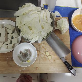这几天降温了，给家人做一碗白菜豆腐三鲜汤