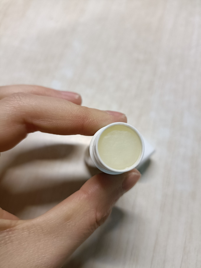 近江兄弟润唇膏