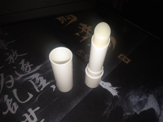 健美创研润唇膏