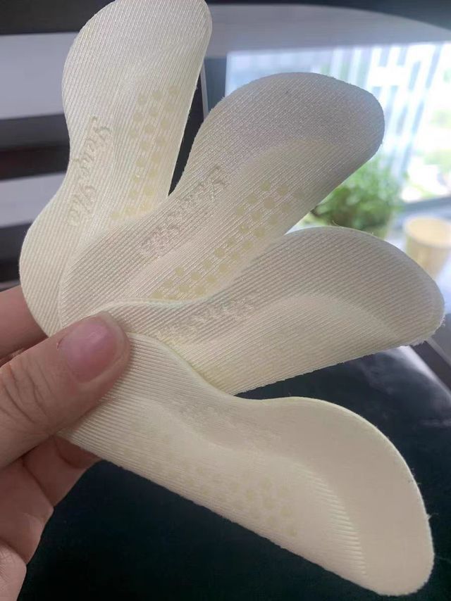 不掉脚防滑耐磨的鞋跟贴