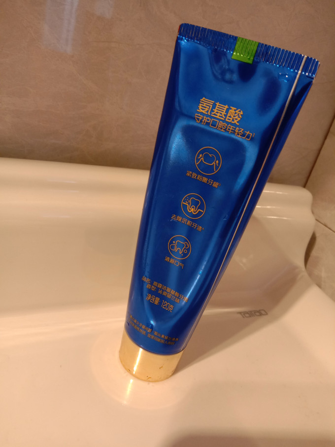 高露洁牙膏