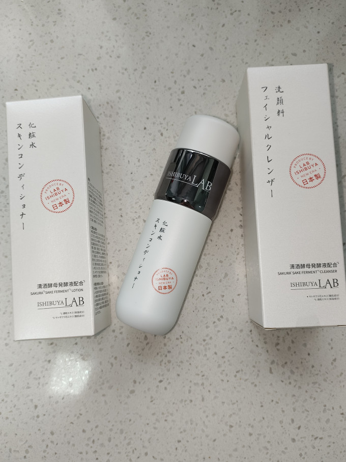 细步野爽肤水