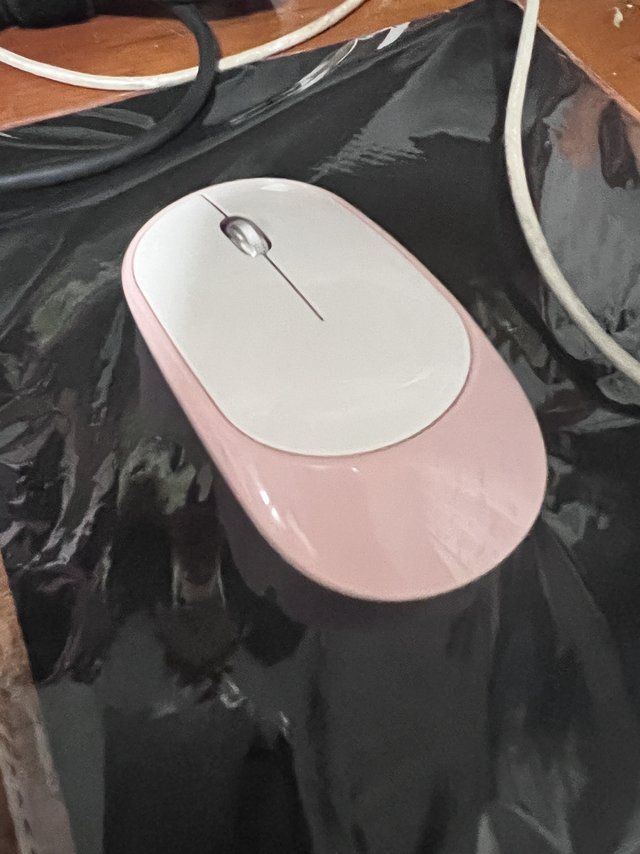 超级薄的无线鼠标