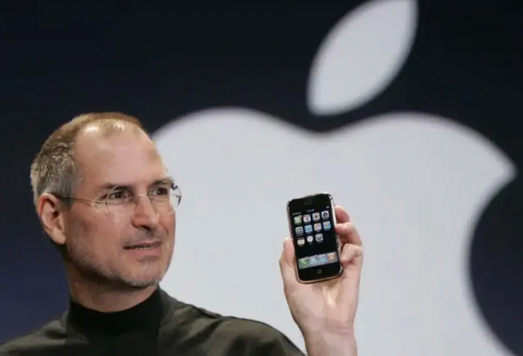 未拆封初代苹果 iPhone 以43万元拍卖，创纪录