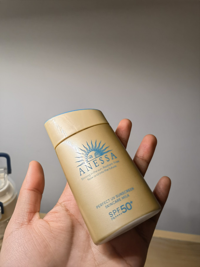 安热沙面部防晒