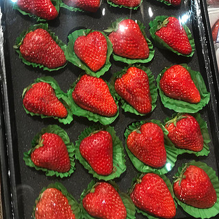 谁能抵抗得了大草莓的诱惑！