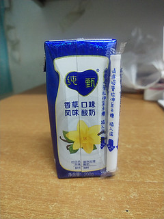 香草味的纯甄酸奶