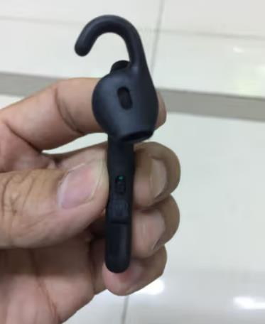 做工质感精细,音效很好,佩戴舒适