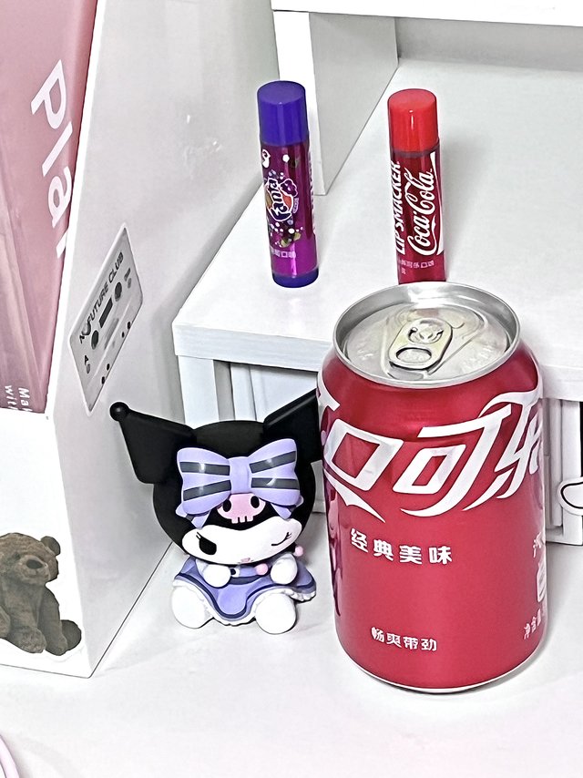 把喜欢的汽水封存在润唇膏里💕