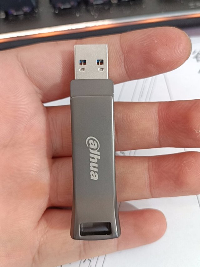 
东西很便宜，容量足，传输速度还可以。性