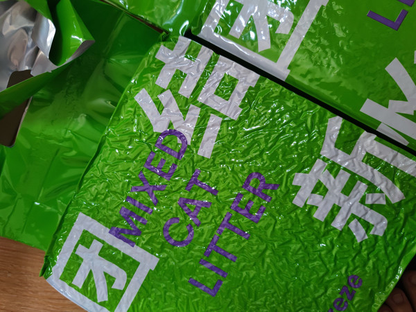 猫砂吸水快，没什么灰尘，盖臭能力也很好！