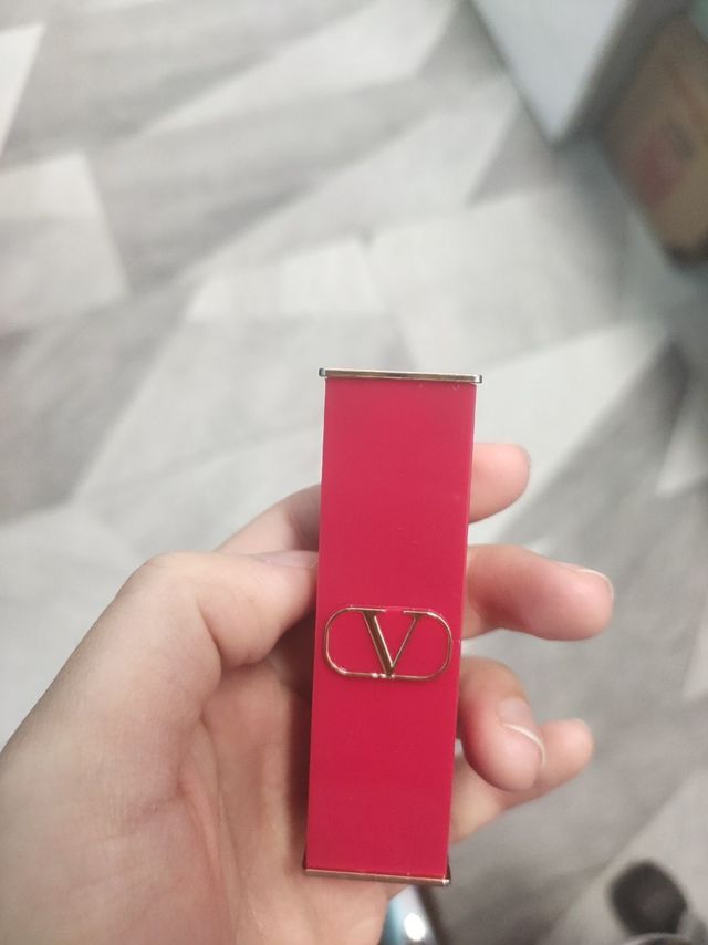 华伦天奴家的口红原来也这么优秀