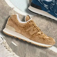 新品快讯：Miu Miu x New Balance 574 跑鞋居然卖到8000元，Miu Miu妹妹们是否心动？